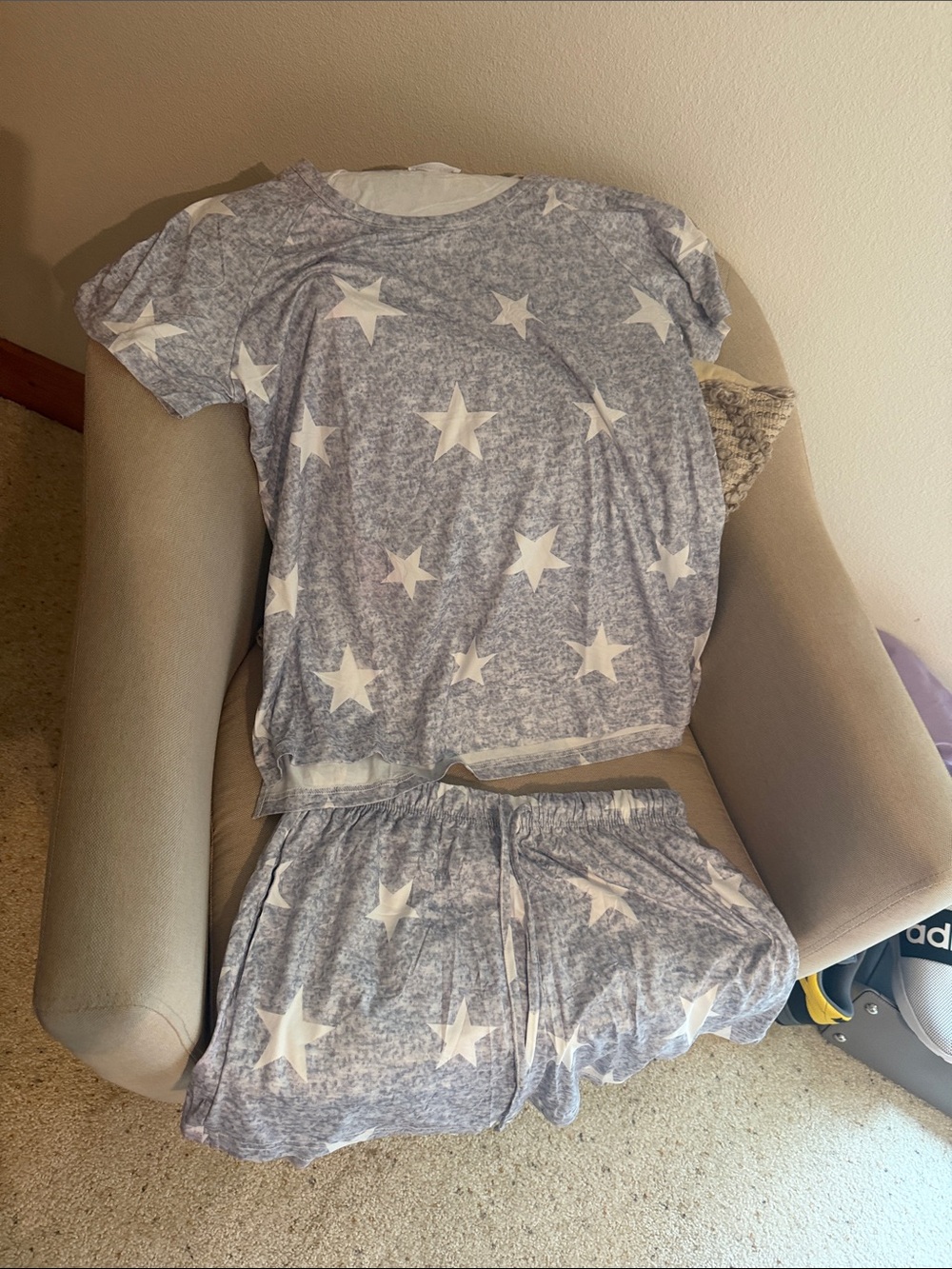 Women's Grey Star-Print Short Sleeve Pajama Set - Cozy Sleep Tee & Shorts